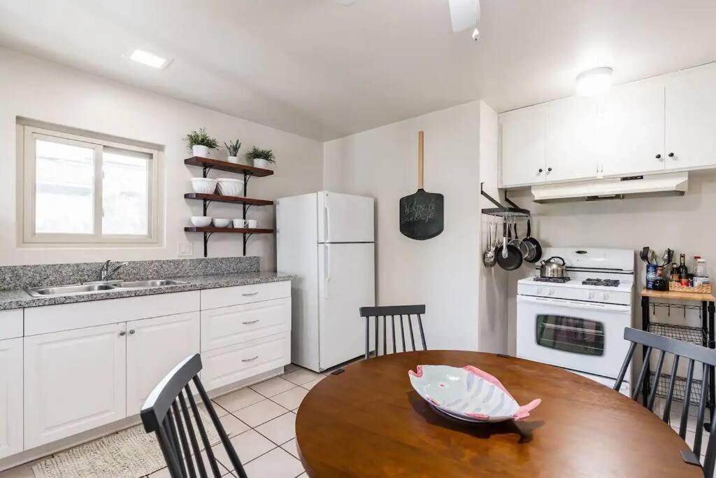 Casa Italia -2Br- Free Driveway Parking For 2 Cars Apartment San Diego Exterior photo